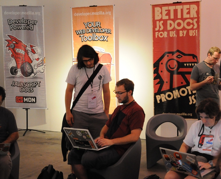 Doc sprinters and other JSConf.eu attendees in the Mozilla Hacker Lounge